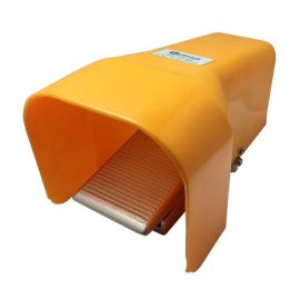 Interstate Pneumatics VFP440CL 2-Position 3-Port Foot Pedal Air Control Valve with Lock & Protective Guard